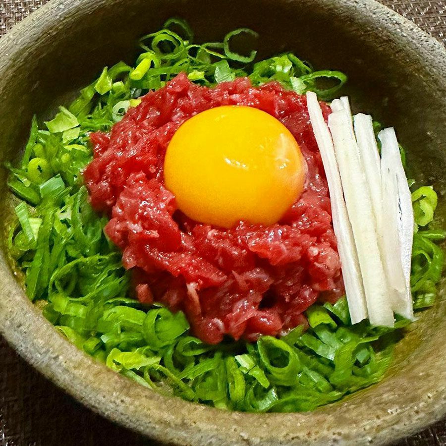 ユッケになります。 当日出荷】赤身ユッケ（線切り）250g鮮馬刺し 熊本直送 | 菅乃屋