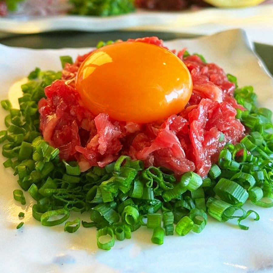 ユッケになります。 当日出荷】赤身ユッケ（線切り）250g鮮馬刺し 熊本直送 | 菅乃屋